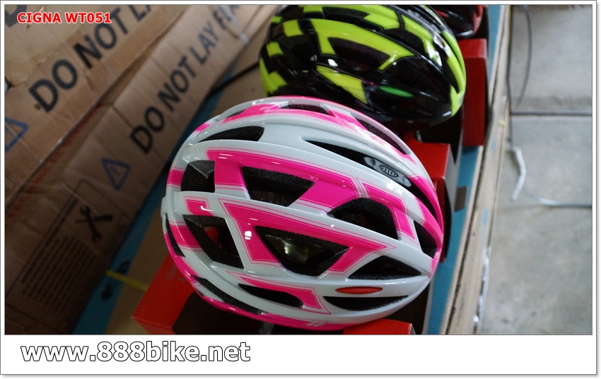 หมวกจักรยานมีแว่น CIGNA รุ่น WT051 งานอบ Inmold (มี1เลนส์) มีสีชมพู