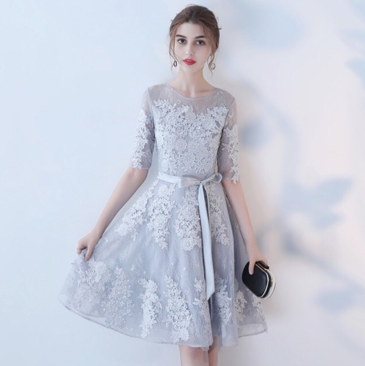 Pre-order ชุดราตรีสั้น แขนยาว สีเทา ลูกไม้สวยหรู (ซิปหลัง)