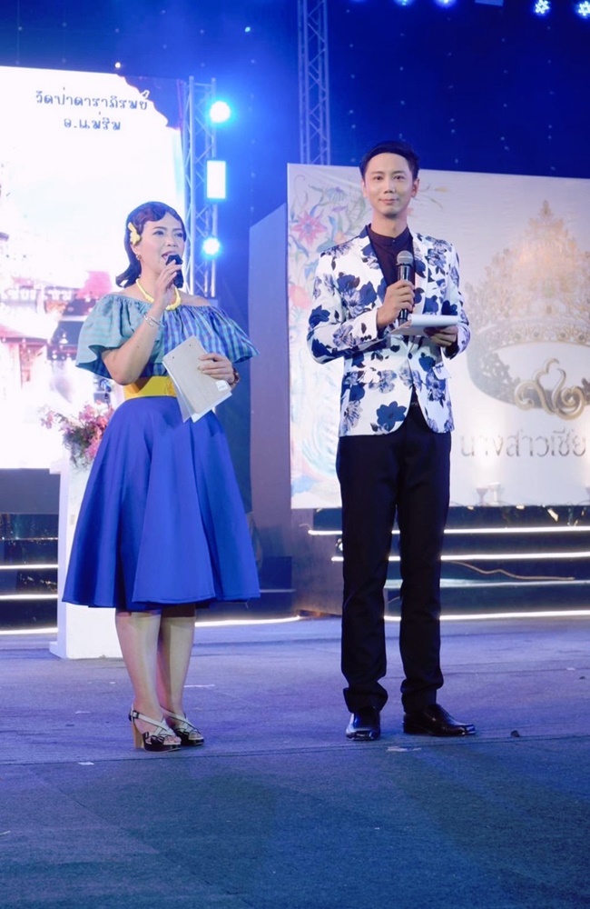 พร้อมเช่า ชุดสูท สูทชาย สีขาว พิมพ์ลายดอกไม้โทนน้ำเงิน แนวแฟนซี (ไม่มีเสื้อกั๊ก)