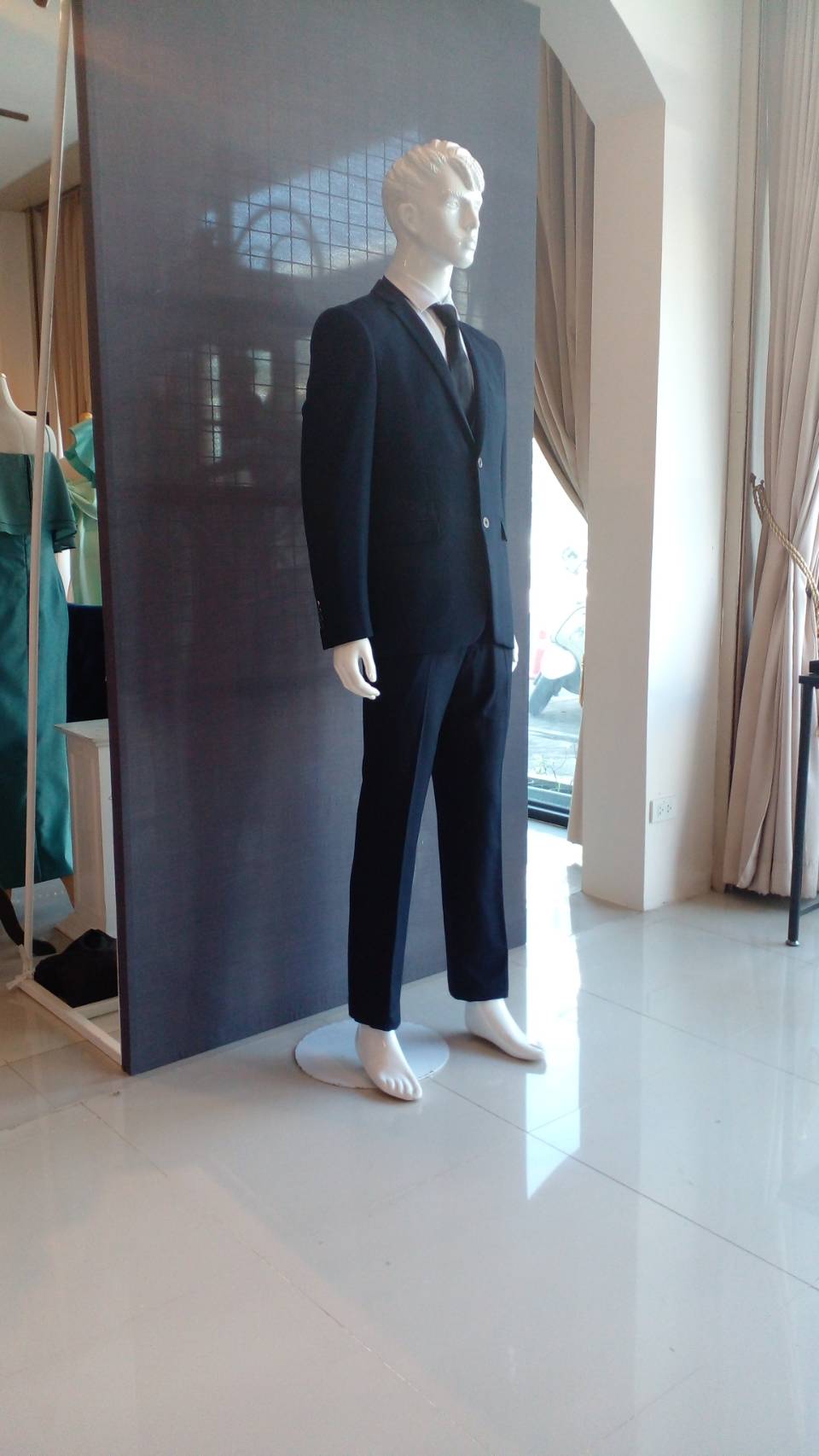 พร้อมเช่า ชุดสูทชาย สีกรมท่า 2 กระดุม งานละเอียด (พร้อมเสื้อกั๊ก)