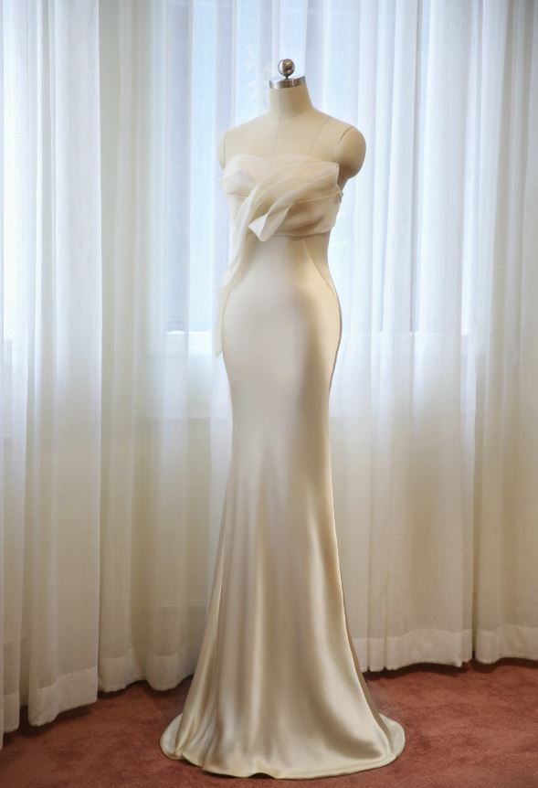 พร้อมเช่า ชุดเจ้าสาว/เพื่อนเจ้าสาว ราตรียาว แบบเกาะอก ทรงหางปลา สีขาว เรียบหรู แต่งผ้าแก้วช่วงอก กระโปรงผ้าซาติน ชายยาว