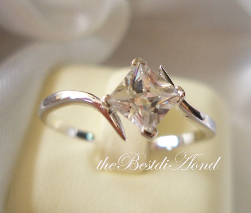 BR030RD แหวนเพชรCZ สี่เหลี่ยม(Emerald Cut) เก๋ เท่ เรียบ หรู ดูดี