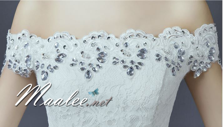 พร้อมส่ง ชุดราตรียาว แบบปาดไหล่เซ็กซี่ เข้ารูป ทรงหางปลา สีขาว ผ้าลูกไม้ แต่งเลื่อมสุดหรู (เชือกผูกหลัง)