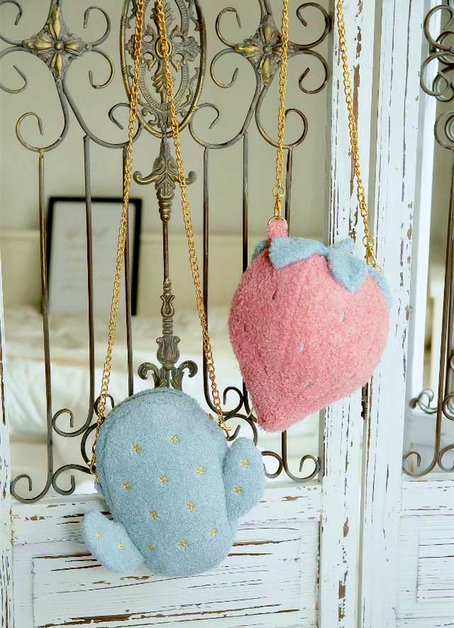 กระเป๋าสะพายข้าง กระบองเพชร / สตรอเบอรี่