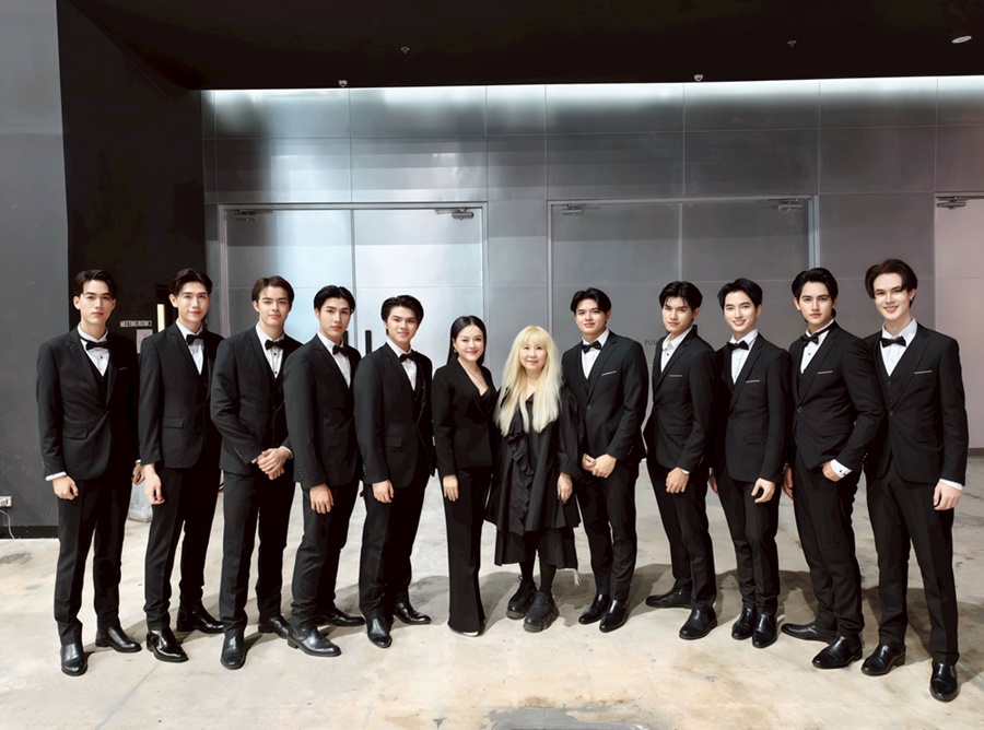 พร้อมเช่า ชุดสูทชาย สีดำ คลาสสิก รุ่นกระดุมเดียว (พร้อมเสื้อกั๊ก)