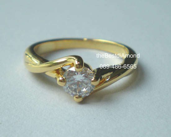 BR429+++แหวนเพชรเม็ดเดี่ยวขนาดกลาง ก้านไขว้+++เรียบ หรูหรา ดูดีมีระดับ ใส่ติดนิ้วได้เลย เพชรตรงกลางขนาด 40 สต(4.8 mm)เพชรวิ๊งๆเลยค่ะ