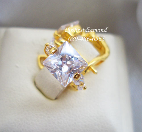 หมด++BE311++ต่างหูเพชรสี่เหลี่ยมโชว์เพชรสุดๆ +โชว์เพชรแบบPrincess cut สุดด้วยการฝังแบบหนามเตยแค่ 2 จุด หุ้มเพชรแค่ครึ่งเดียว ทำให้เพชรเด่นสุดๆดูดีมากๆ
