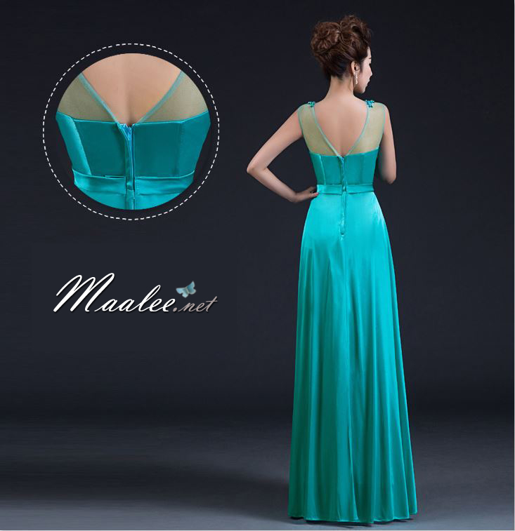 พร้อมเช่า ชุดราตรียาว แขนกุด สีเขียวน้ำทะเล เนื้อผ้ามันใส่สบาย แต่งมุกปักเลื่อมสวยหรูทั้งอกและเอว