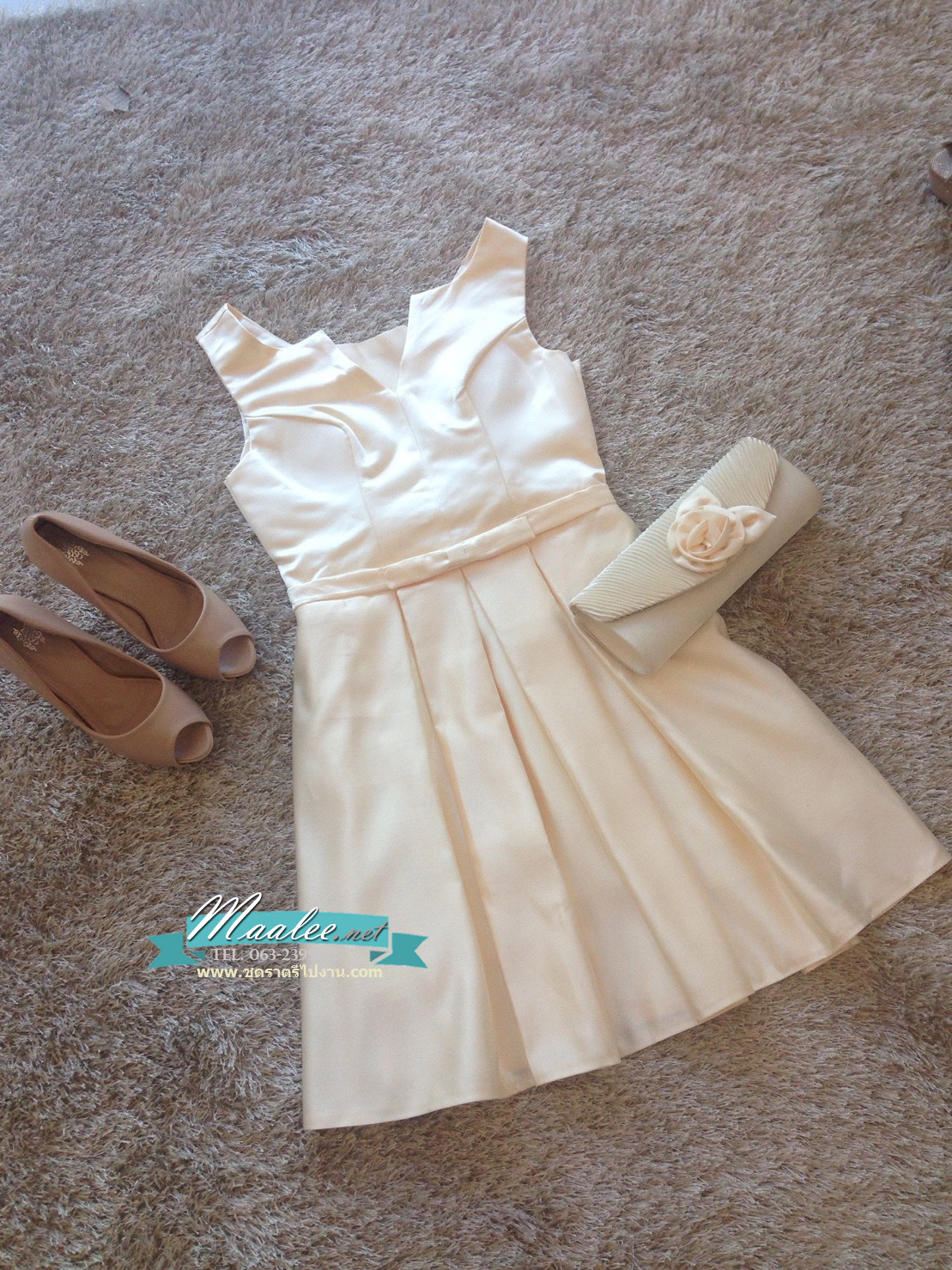 พร้อมเช่า ชุดราตรีสั้น แบบแขนกุด สีครีม (เชือกผูกหลัง)