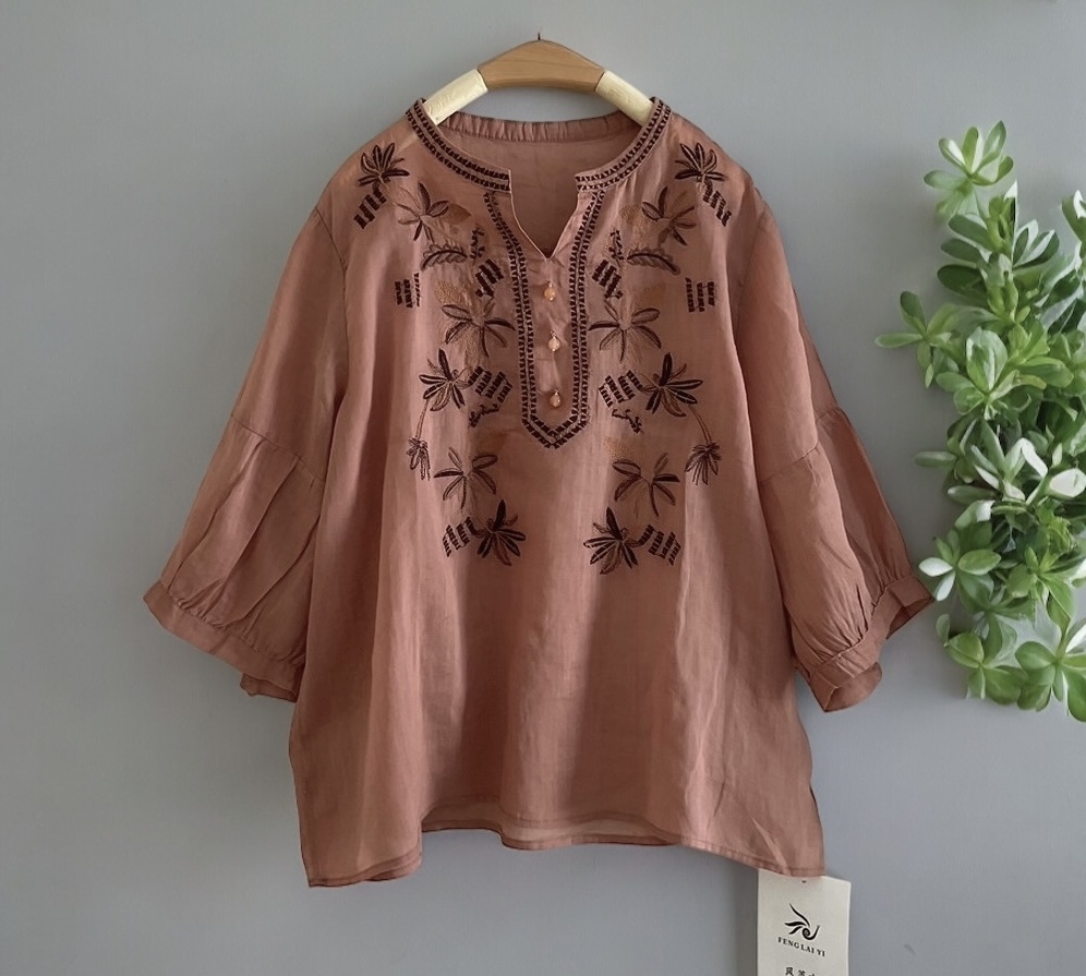 เสื้อผ้าลินินลายปัก