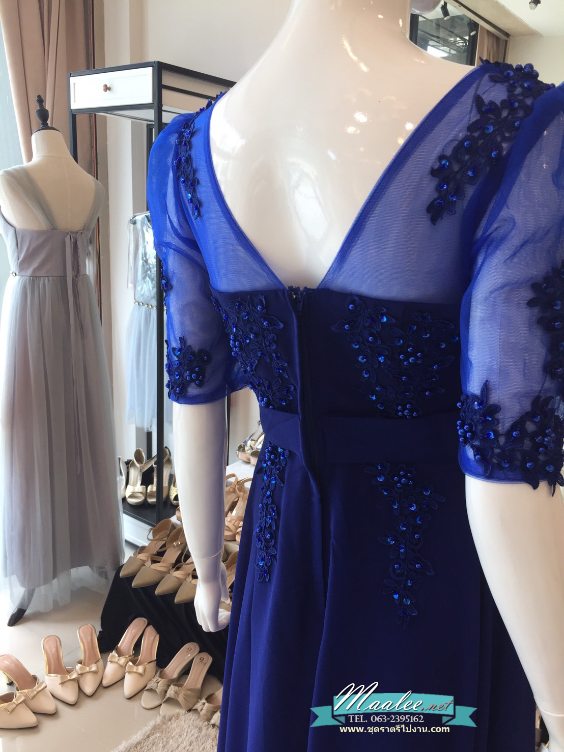 พร้อมส่ง ชุดราตรียาว สีน้ำเงิน แขนยาว แบบเรียบหรู แต่งลูกไม้เซาะดอก ปักลูกปัดมุก