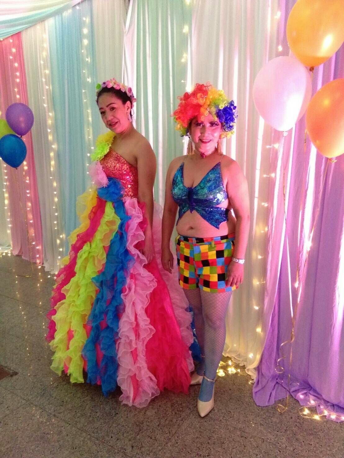 พร้อมเช่า ชุดแฟนซียาว ไหล่เดียว สีรุ้ง ระบายฟูสวย ไหล่เดียว (ซิปหลัง)