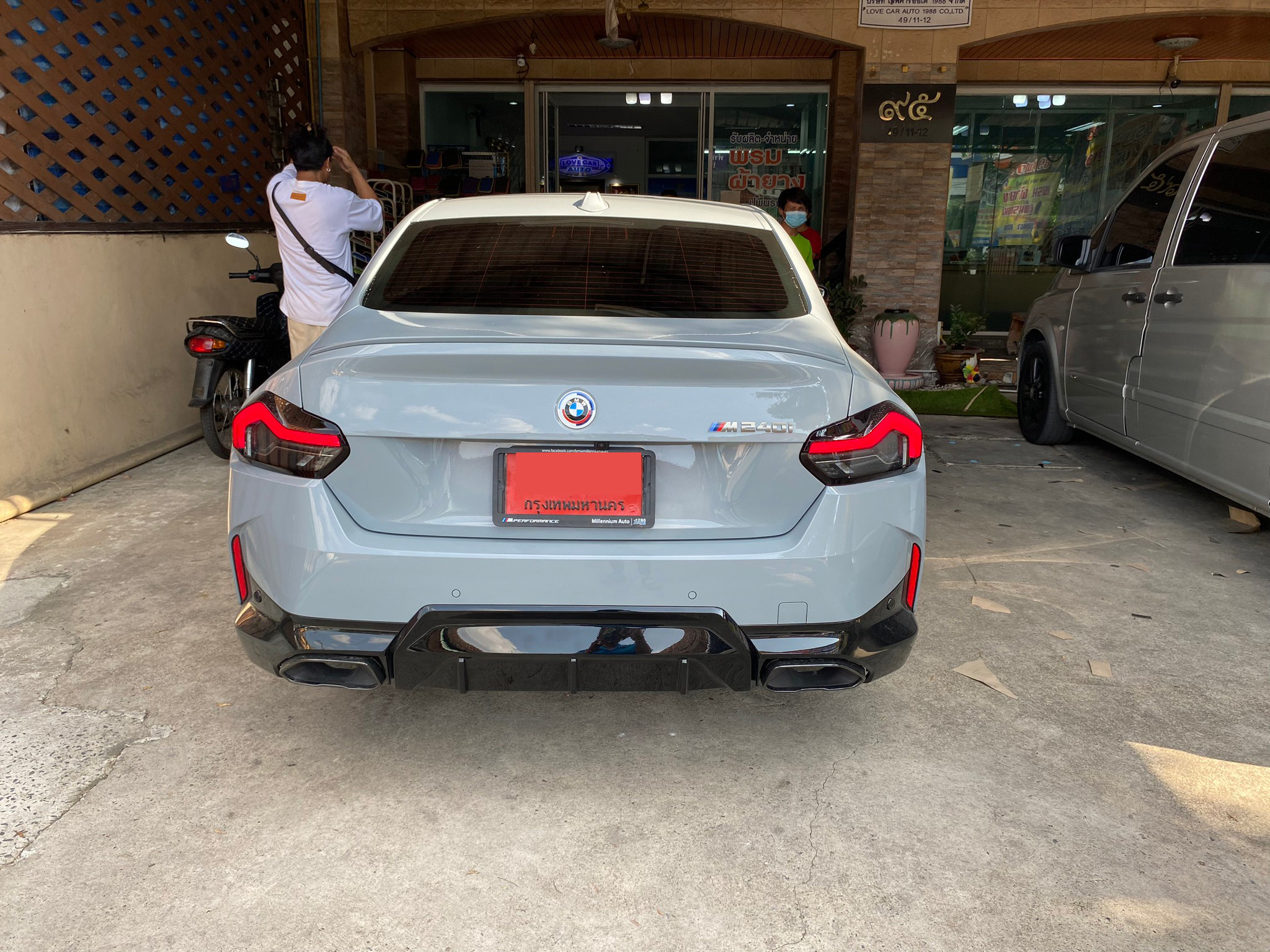 BMW M240i Coupe G42 2023 สีดำด้ายดำ เต็มคัน