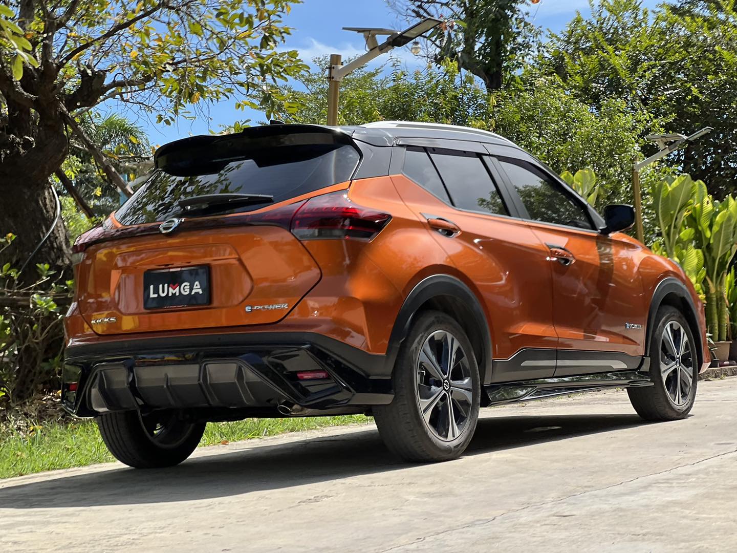 ชุดแต่ง LUM-GA : KICKS