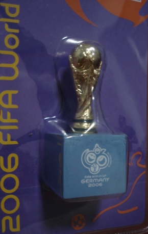 โมเดลถ้วยรางวัลฟุตบอล การแข่งขันฟุตบอลโลก - FIFA WORLD CUP 3D TROPHY, เยอรมนี 2006 ใหม่ / WORLD CUP International Football Tournament Football Trophy Model - FIFA WORLD CUP 3D TROPHY, GERMANY 2006 NEW