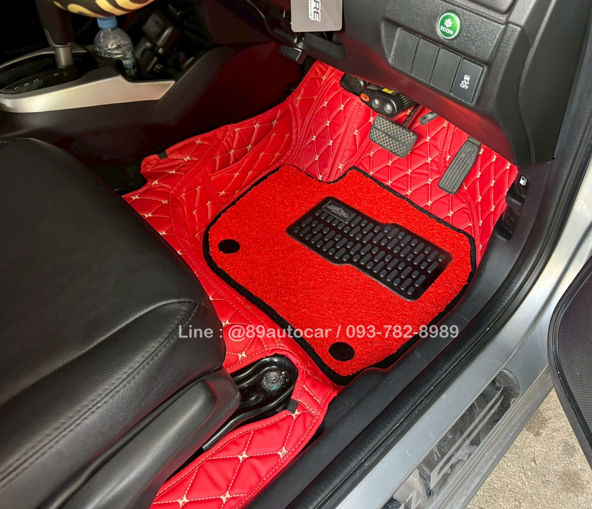 พรมปูพื้นรถยนต์ Honda Jazz GK 2020 (ฮอนด้า แจ๊ส) ปูพรม7D สีแดงสดด้ายทองด้ายเดี่ยว เสริมด้วยพรมดักฝุ่นสีแดงขอบดำ เข้ารูป