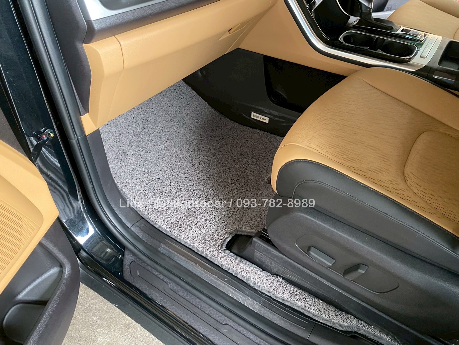 พรมดักฝุ่นรถยนต์ kia carnival ex 2024 ปูพรมไวนิล สีเทา เข้ารูป เต็มคัน