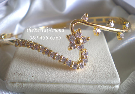 BB016+++กำไลcurve ดอกไม้+++กำไลน่ารักๆๆๆ เป็นรูปดอกไม้อยู่ใน curve ดีไซน์น่ารัก เก๋ไก๋ ดูModernมากๆ เหมือนออกจากร้านเพชรเลยค่ะ