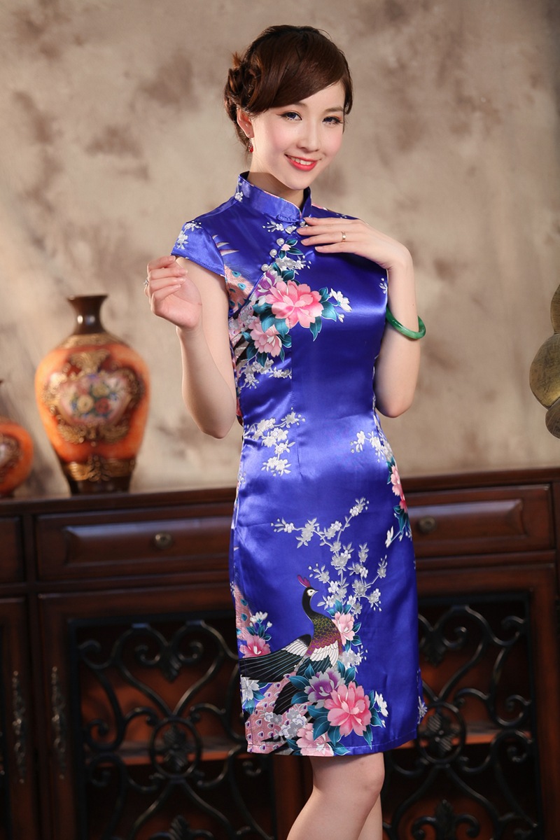 Pre-order กี่เพ้าสั้น แขนล้ำ สีน้ำเงิน ลายดอกไม้นกยูง ผ้าซาติน