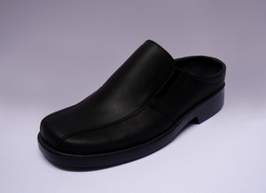 รองเท้าคัทชูชายเปิดส้น CL275- หน้ากว้างใส่สบาย หนังออย พูลอัพ ใส่กับยีนเท่ห์ ๆ หรือกางเกงสแลคปิดส้นทำงานก็ได้นะคะ