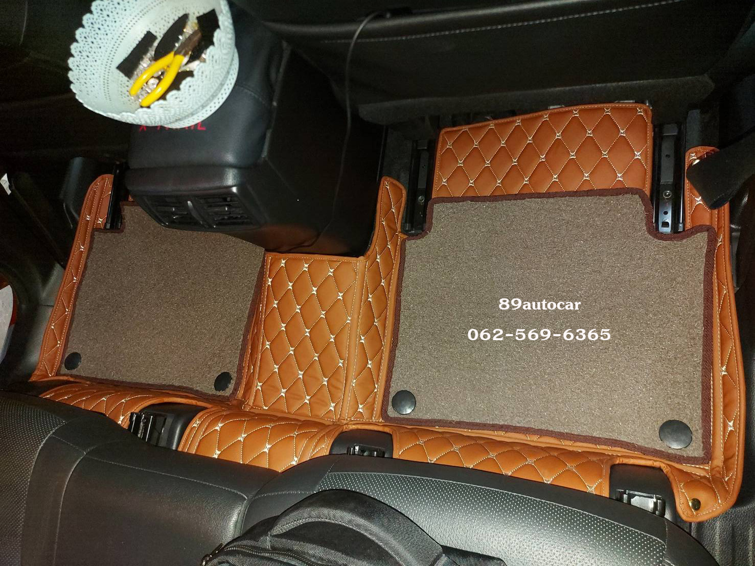 ขายพรมปูพื้นรถยนต์ Nissan X-Trail 7 ที่นั่ง ปูพรม7D สีน้ำตาลเข้ม เสริมด้วยพรมดักฝุ่นสีน้ำตาล