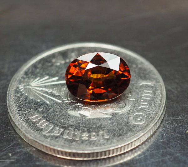 เพทายกัมพูชาดิบ 2.10 กะรัตสีแดงน้ำตาล