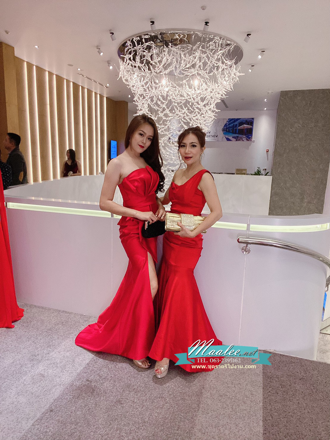 พร้อมเช่า ชุดราตรียาว เกาะอก ไหล่เดียว ทรงหางปลา ผ้าแพรยืดตามตัว แหวกหน้าขา สีแดง