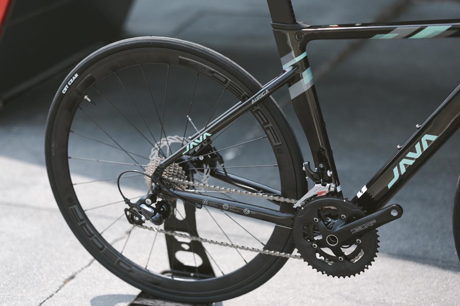 จักรยานเสือหมอบ JAVA AURIGA ชุดขับ DECA Shimano Sora 18speeds เฟรมอลูมิเนียม ลบรอยเชื่อม แฮนด์อลูมิเนียม lntegrated 700c