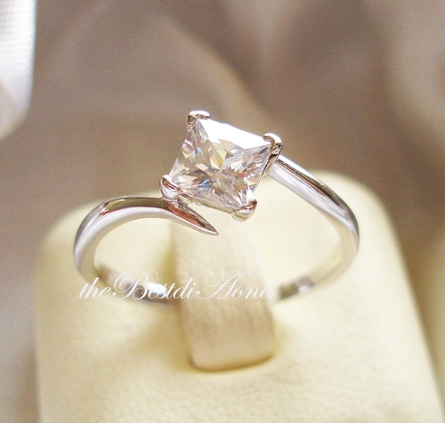BR030RD แหวนเพชรCZ สี่เหลี่ยม(Emerald Cut) เก๋ เท่ เรียบ หรู ดูดี