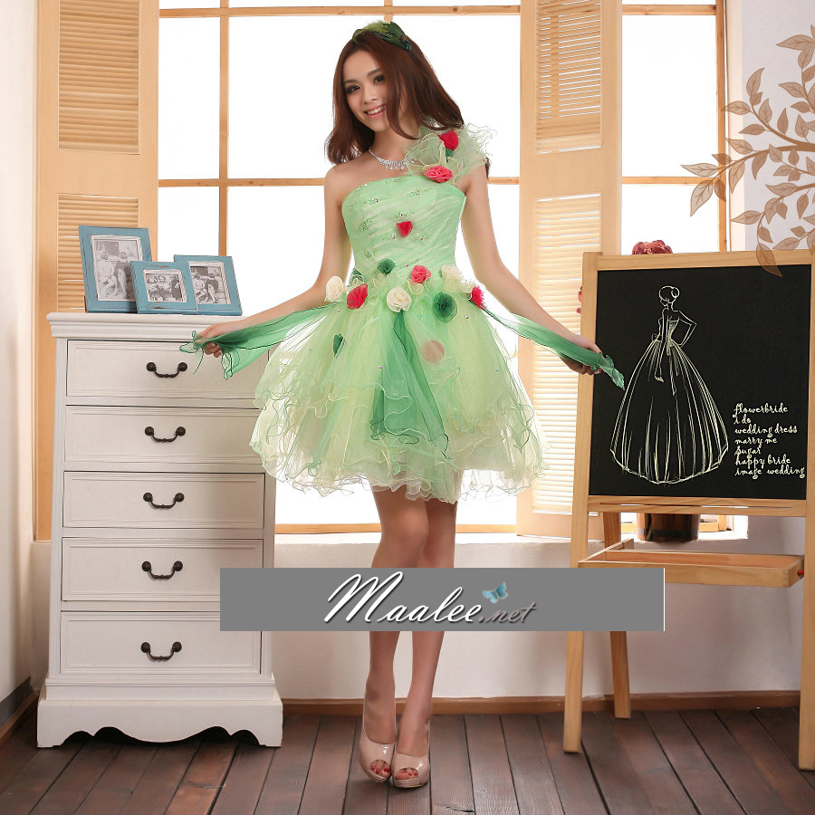 พร้อมเช่า ชุดแฟนซี ชุดราตรีสั้น ไหล่เดียว สีเขียว/เหลือง แต่งดอกไม้หลากสี ชายหยัก ฟูสวย