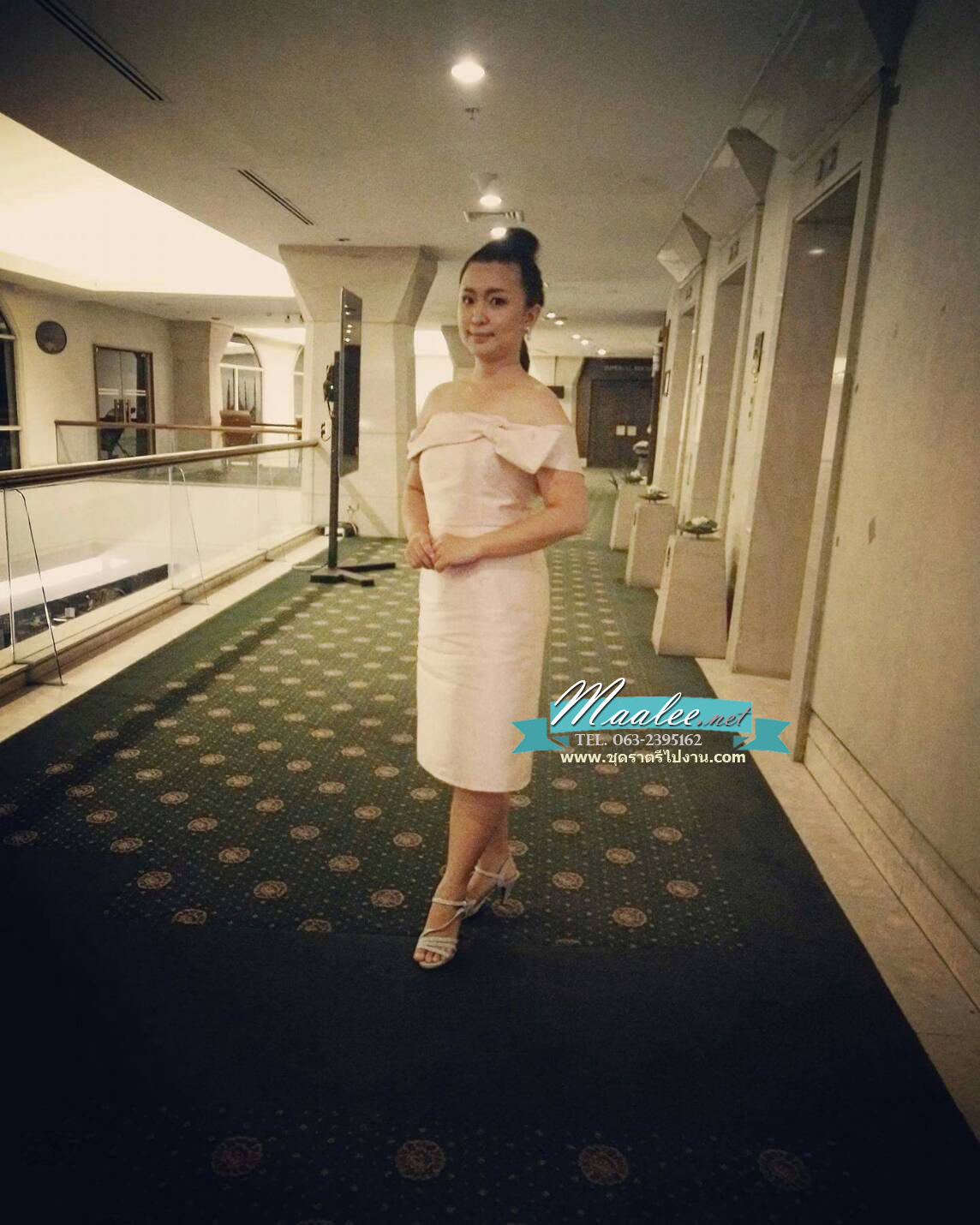 พร้อมเช่า ราตรีสั้น ชุดเดรสเข้ารูป ไหล่ปาด สีชมพู