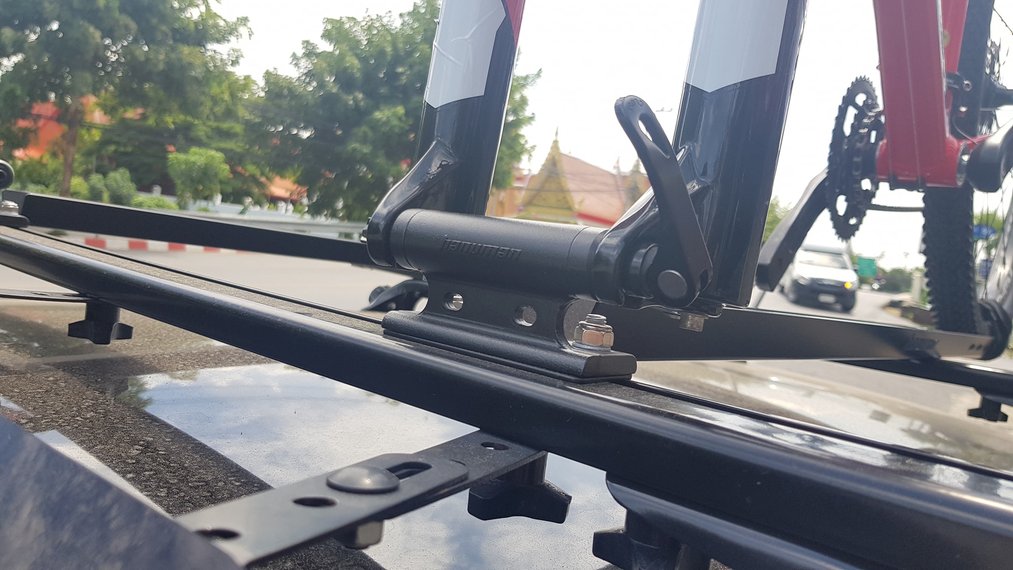 แร็คบรรทุกจักรยาน Hanuman rack C01, Car Bike Rack สำหรับบรรทุกรถจักรยานบนหลังคา ไม่มีแร็คจับตัวรถ (คานอลูมิเนียม 2 เส้น + ตัวจับหลังคา 4 มุม) **แยกรุ่น**