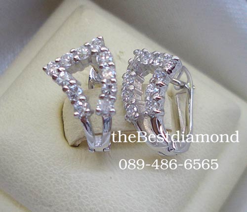 BE315RD+++ต่างหูเพชร 11 เม็ด แบบ Modern+++เก๋สุดๆ เรียบๆดูทันสมัย รูปแบบน่ารักๆ ใส่ติดหู ได้เลย ไม่เวอร์ค่ะ แต่ดูดีมีระดับ