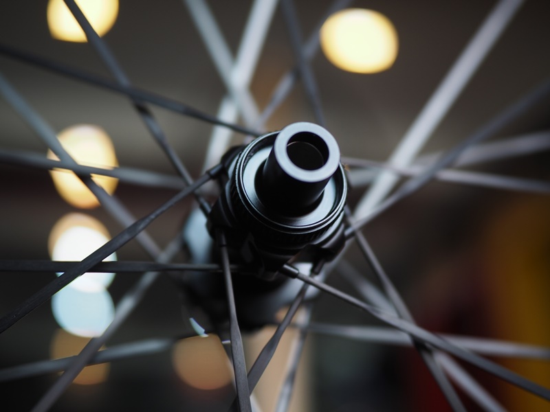 ชุดล้อเสือหมอบดิสเบรค Carbon S-Fight ROUTE ขอบ 45 mm. ขอบทรง U กว้าง 25 mm. ดุม CERAMIC แกน 12 mm. หน้าหลัง รองรับ 12 sp. UCI NEW2023