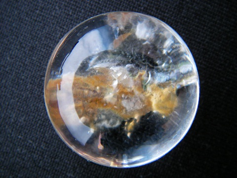 QU0015 QUARTZ แก้วกลมน้ำใส แก้วเข้าแก้วลอยกลางแก้ว กาบเงินกาบทอง ทรายเงินทรายทอง ดูเหมือนสามกษัตริย์ ขนาด 22.69x22.85x13.00 mm. นน.45.06 ct.