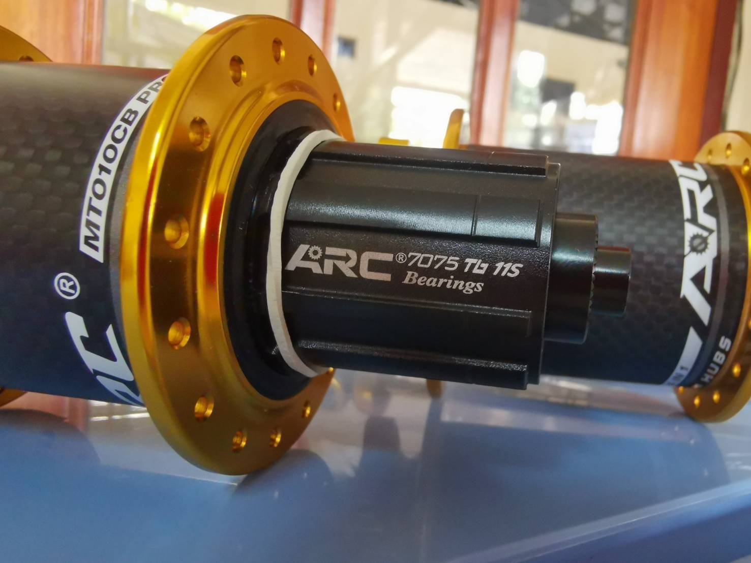 ดุมดิส ARC ดุมคาร์บอน ARC MT010F/RCB PRO 32 Holes MTB Carbon Fiber Hub / Shimano 8 9 10 11 Speed (มีแกนปลดไว)