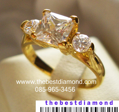 แหวนเพชร Princess cut งานสวยดูลงตัว เรียบๆ แต่ดูดี สำหรับสาวๆ ที่ชอบเพชรสี่เหลี่ยม รหัส BR910