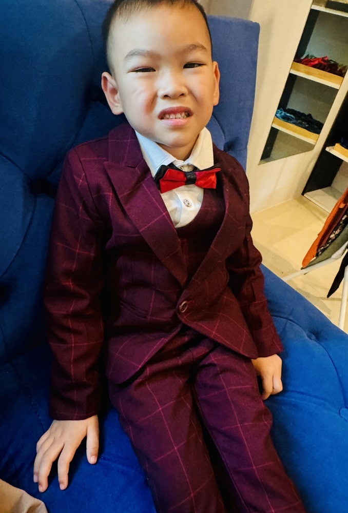 พร้อมเช่า ชุดสูทเด็กชาย สีแดงเบอกันดีลายตาราง **พร้อมเช่าไซส์ 110,120,130,140**