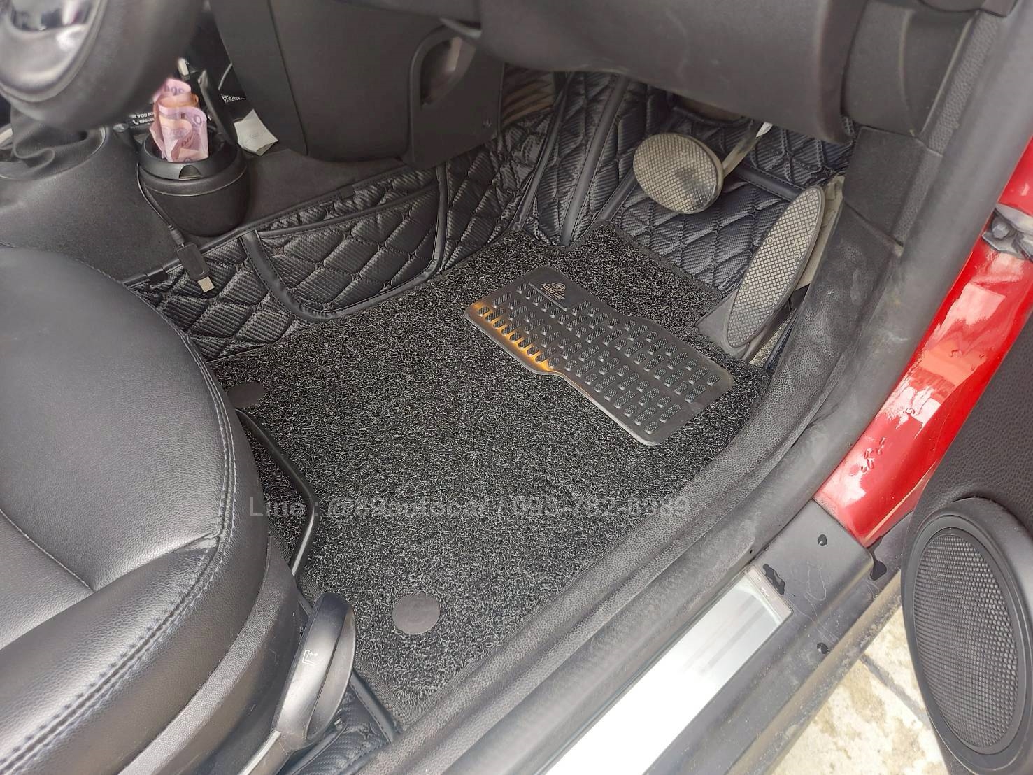 พรมปูพื้นรถยนต์ Mini Cooper ONE ปูพรม7D สีดำด้ายดำ ลายเคฟล่า เสริมด้วยพรมดักฝุ่นสีดำ เข้ารูป