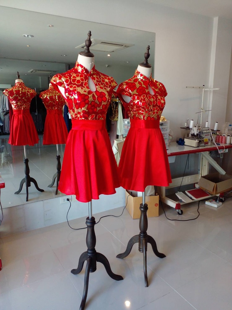 พร้อมเช่า ชุดกี่เพ้า ชุดจีน ชุดแฟนซี สีแดง กระโปรงผ้าซาติน พร้อมเช่า