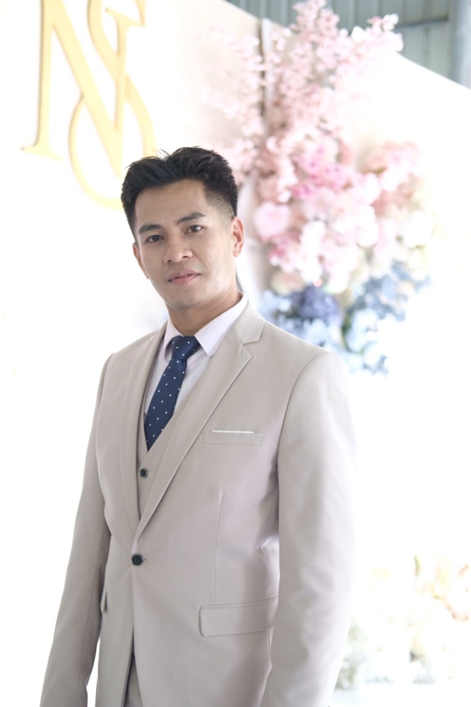 พร้อมเช่า ชุดสูทชาย สีเบจ คลาสสิก รุ่นกระดุมเดียว (พร้อมเสื้อกั๊ก)