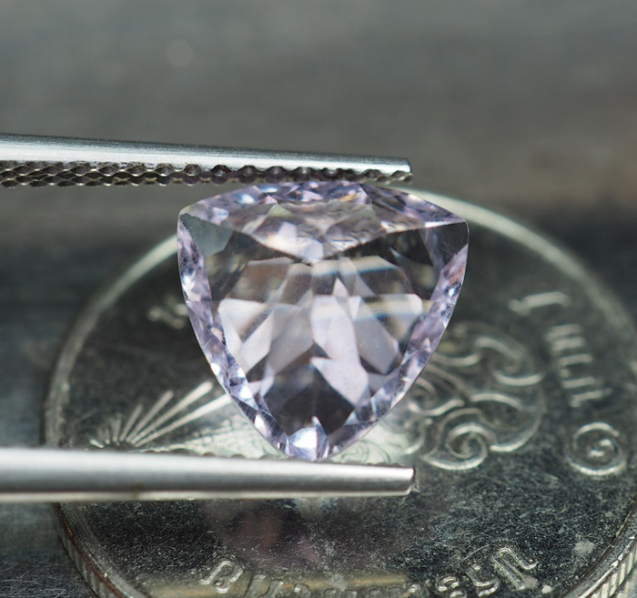 พลอยอะเมทิสต์สีชมพูอมม่วงหวาน 2.26 กะรัต AAA