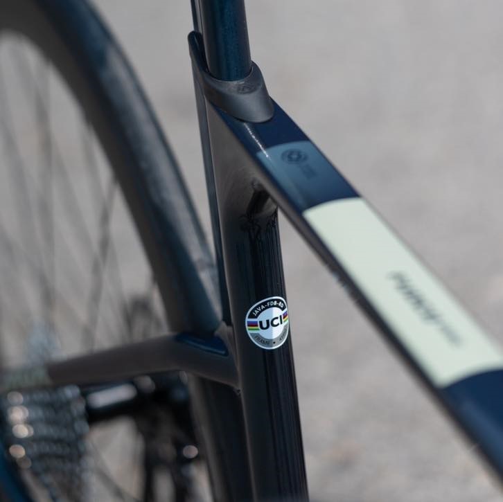 จักรยานเสือหมอบ JAVA FUOCO TOP PRO FULL CARBON ชุดขับเคลื่อนเกียร์ไฟฟ้า SHIMANO 105 Di2 24speed ผ่านการรองรับมาตรฐาน UCI