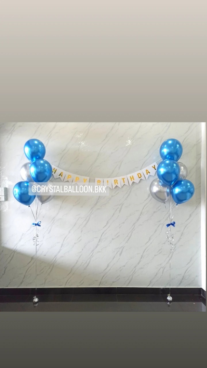 ลูกโป่ง วันเกิด ช่อลูกโป่งสีโครเมี่ยม ช่อละ 5 ลูก 2 ช่อ Theme สีน้ำเงินโครเมี่ยม-เงินโครเมี่ยม พร้อม ป้ายธง Happy Birthday 1 ชิ้น พร้อมตกแต่ง สามารถเปลี่ยนสีลูกโป่งได้