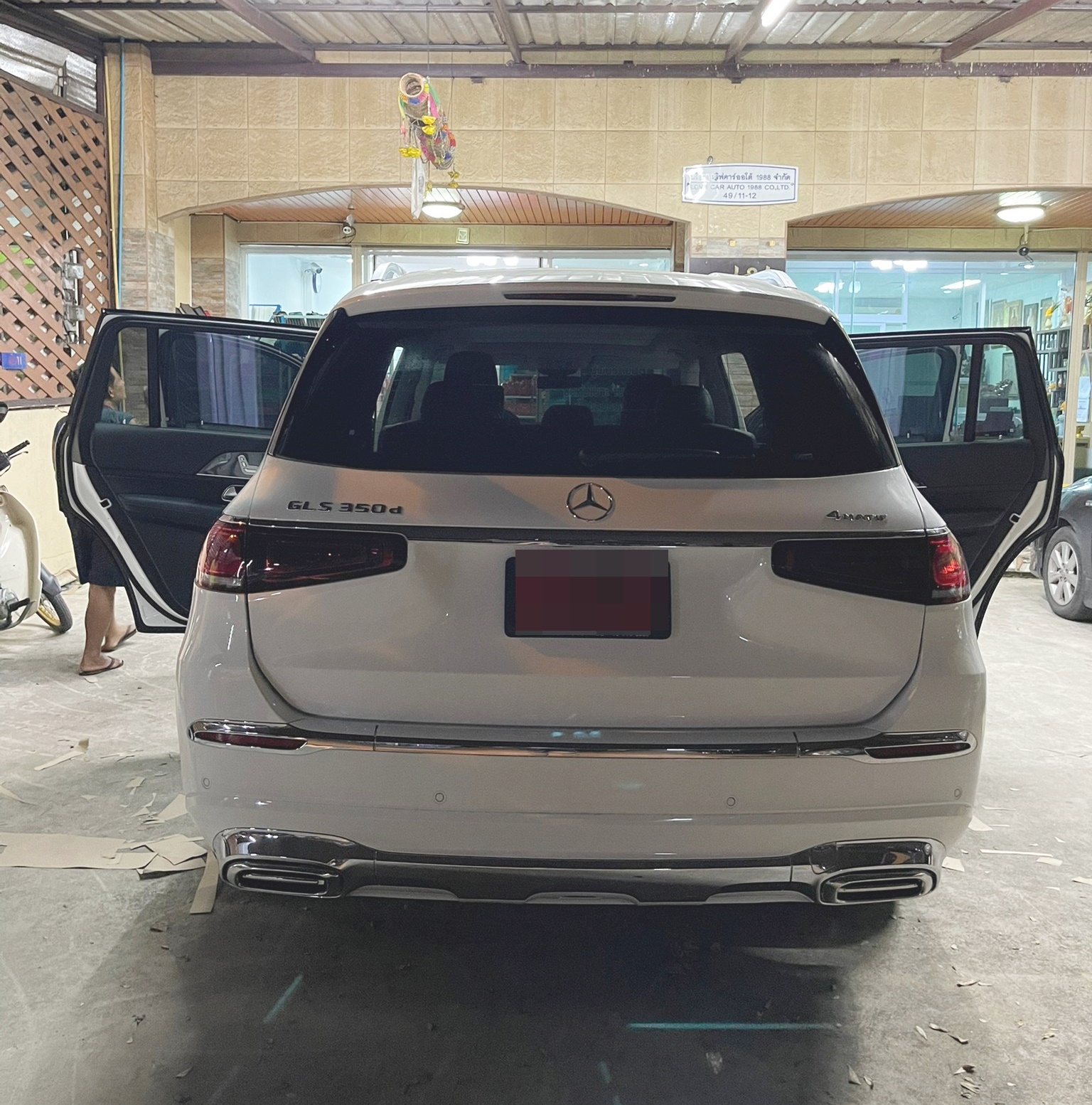 พรมรถยนต์ Benz GLS350d ปูพรม6D สีแดงไวน์ เต็มคัน