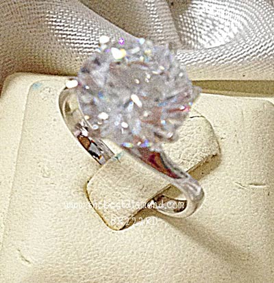 BR222RD+++แหวนชูขนาดเกือบ 4 กะรัต+++เรียบ หรูหรา สวยมากๆๆๆ เพชรแวววาว เหมือนจริงมากๆเล่นไฟสุดๆ วงนี้ต้องมีไว้ แบบยอดนิยม ไม่ตกtrend เพชรแบบHeart&Arrow