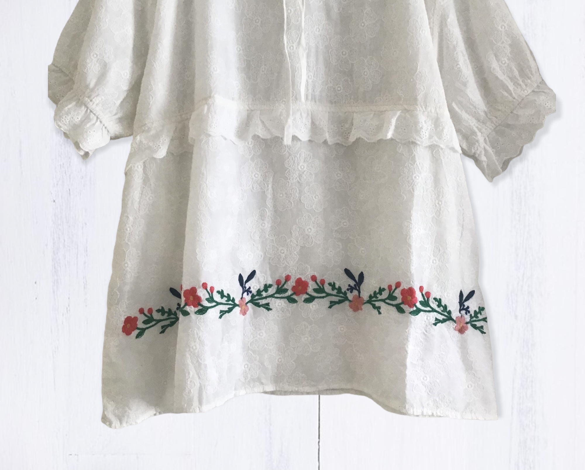 เสื้อผ้าลูกไม้ลายปักแต่งปกผ้าลูกไม้