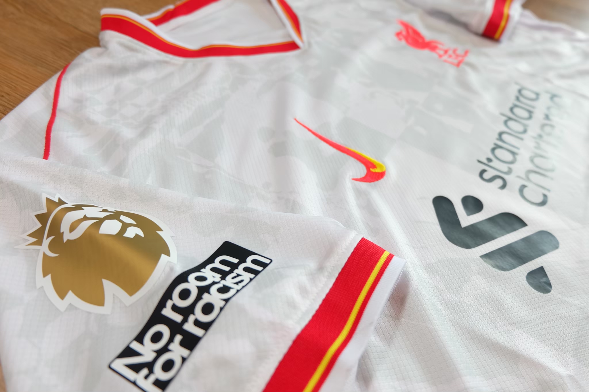 Liverpool 2024/25 Third Jersey เสื้อลิเวอร์พูล เยือน ฤดูกาลใหม่ Champions รุ่นถ้วยทอง Premier League