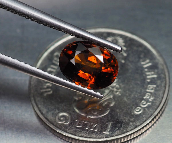 เพทายกัมพูชาดิบ 2.10 กะรัตสีแดงน้ำตาล