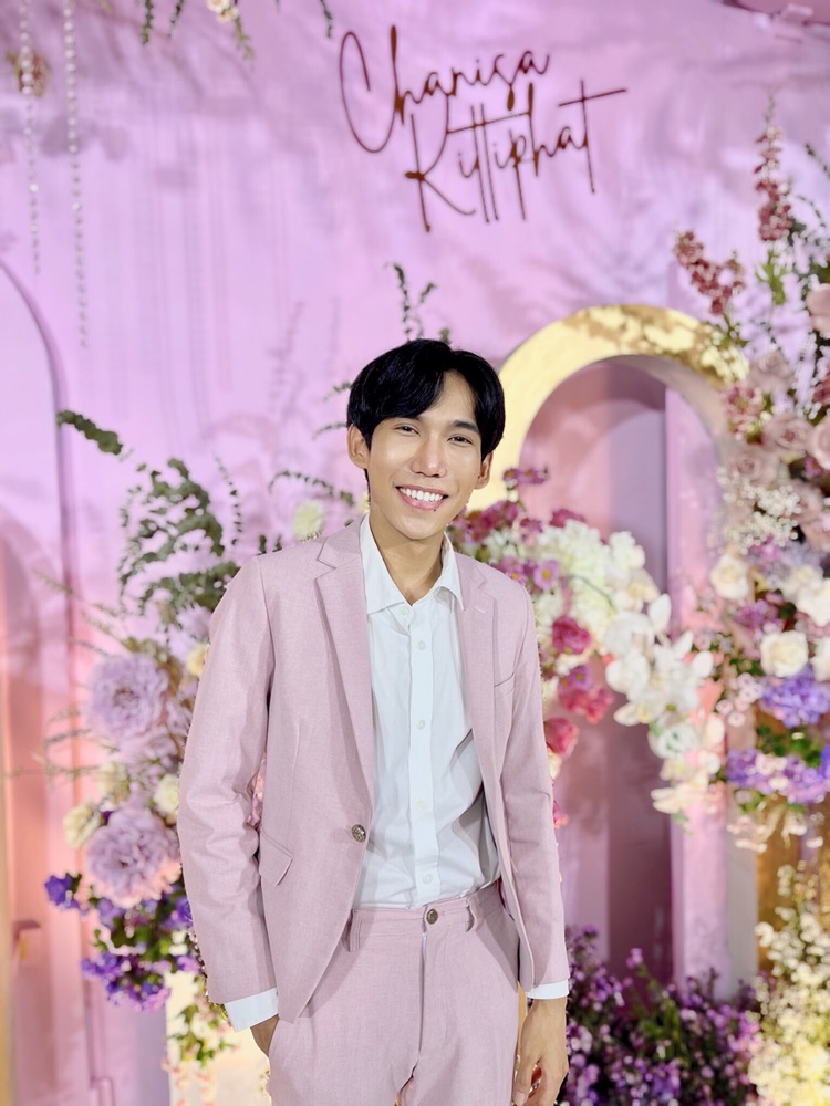 พร้อมเช่า ชุดสูทชาย สีชมพูพาสเทล Pastel Pink ทรงเข้ารูป สไตล์เกาหลี (ไม่มีเสื้อกั๊ก)